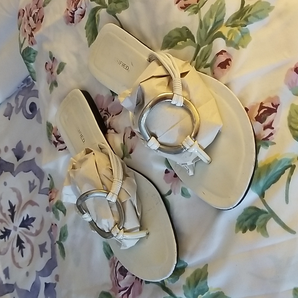 Ladies White Sandels